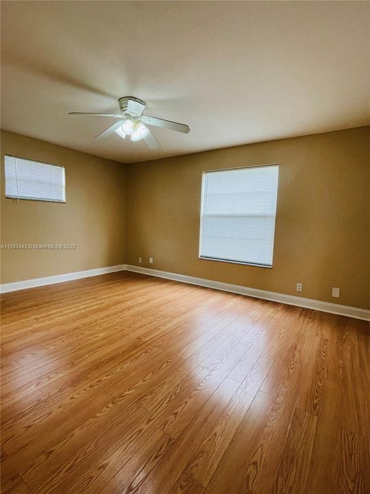 Recently Rented: $3,500 (3 beds, 2 baths, 1472 Square Feet)