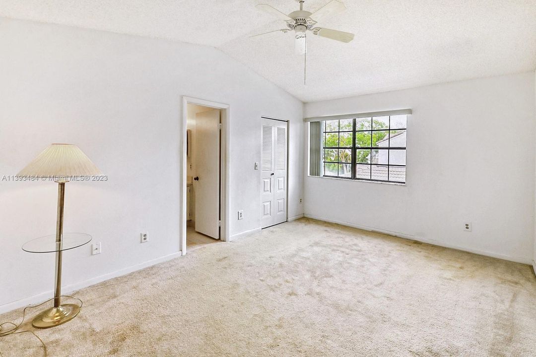 Recently Sold: $320,000 (2 beds, 2 baths, 1088 Square Feet)