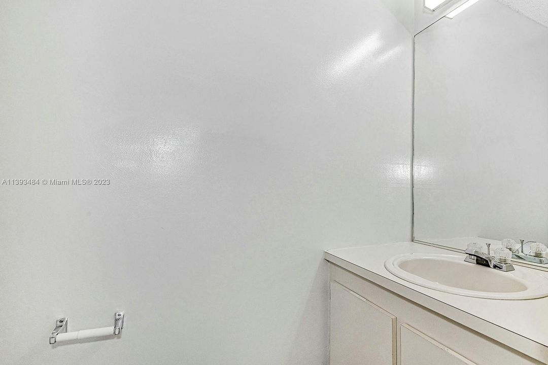 最近售出: $320,000 (2 贝兹, 2 浴室, 1088 平方英尺)