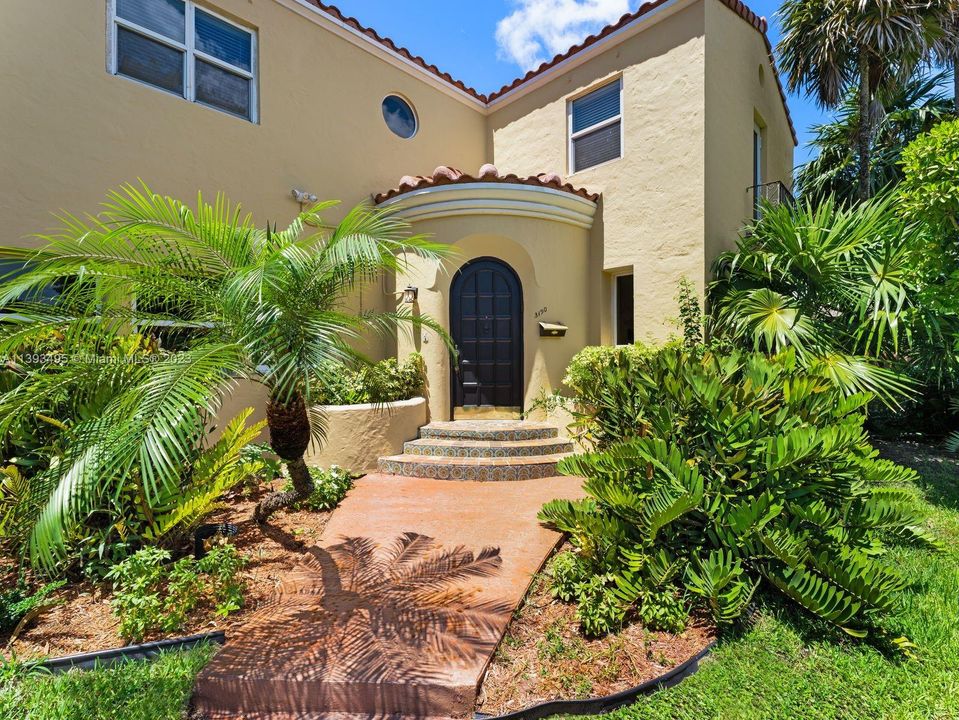 For Sale: $2,400,000 (5 beds, 4 baths, 3384 Square Feet)