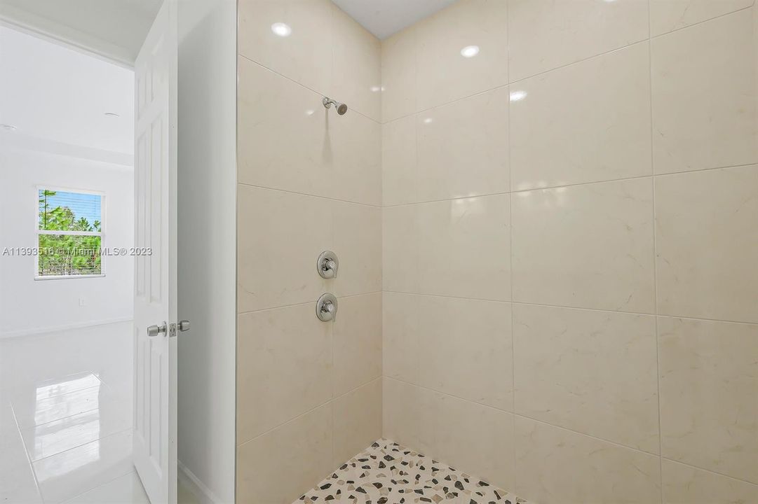 最近售出: $354,500 (3 贝兹, 2 浴室, 1587 平方英尺)