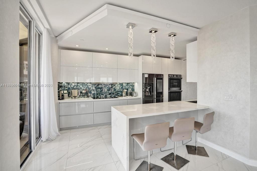 Recently Sold: $1,595,000 (2 beds, 2 baths, 2154 Square Feet)
