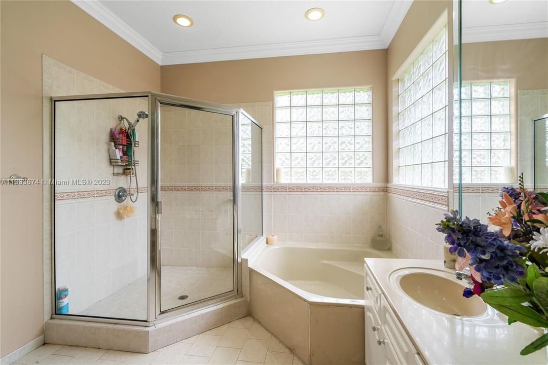 Недавно продано: $1,100,000 (4 спален, 3 ванн, 2949 Квадратных фут)