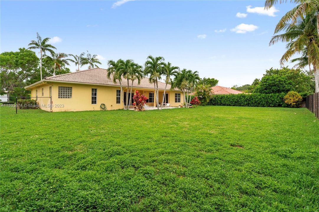 Recently Sold: $1,100,000 (4 beds, 3 baths, 2949 Square Feet)