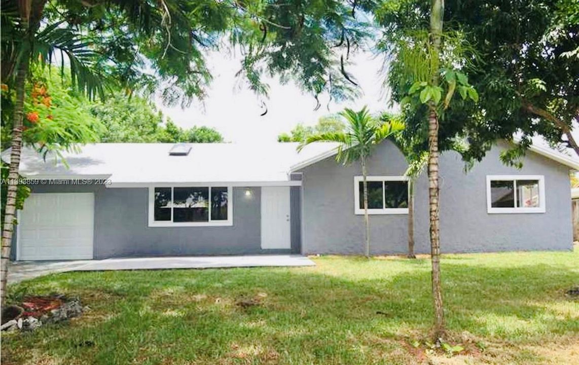 Recently Sold: $410,000 (3 beds, 2 baths, 1269 Square Feet)