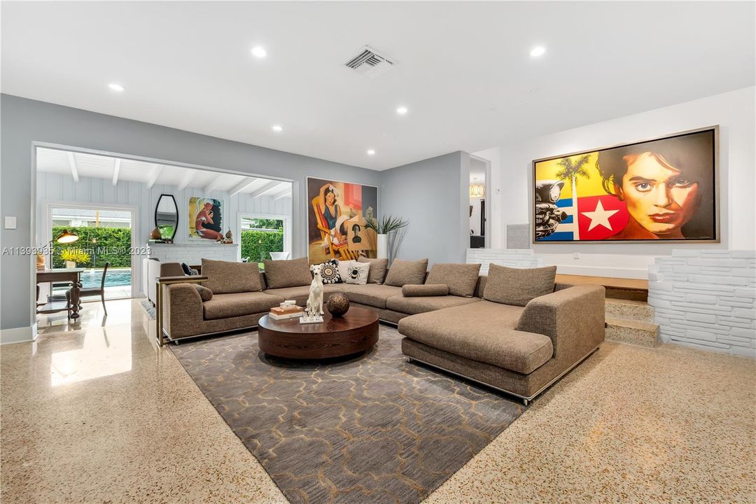 Recently Sold: $865,000 (3 beds, 2 baths, 1726 Square Feet)