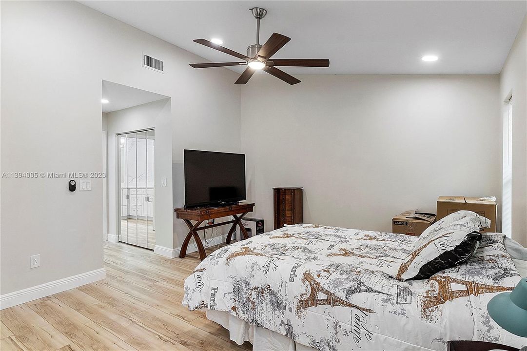 Recently Sold: $399,900 (2 beds, 2 baths, 1482 Square Feet)