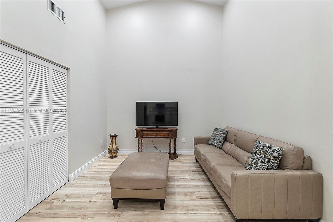 Recently Sold: $399,900 (2 beds, 2 baths, 1482 Square Feet)