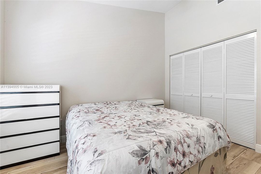 Recently Sold: $399,900 (2 beds, 2 baths, 1482 Square Feet)