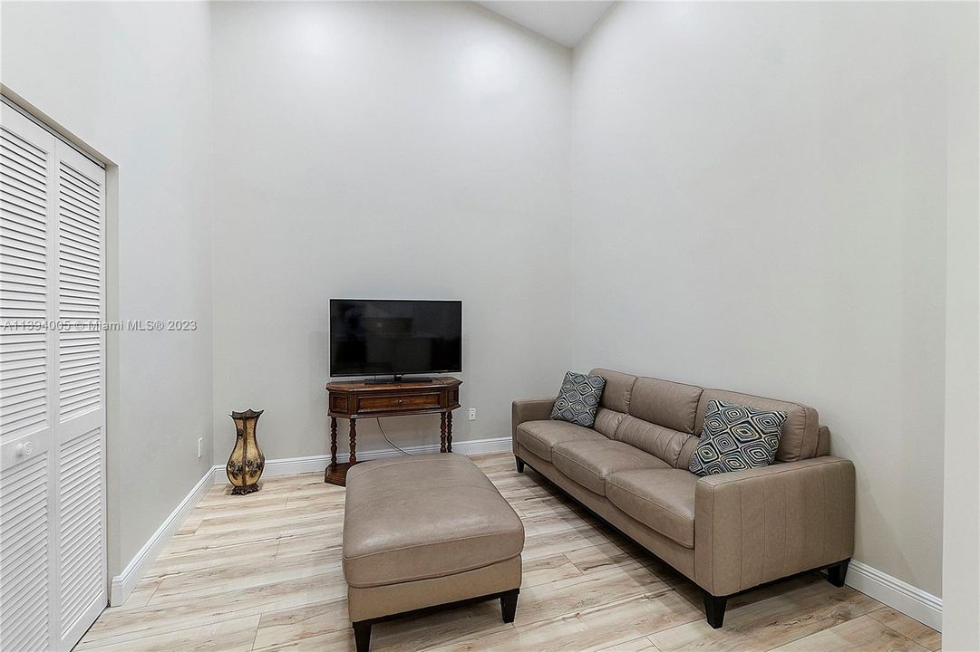 Recently Sold: $399,900 (2 beds, 2 baths, 1482 Square Feet)