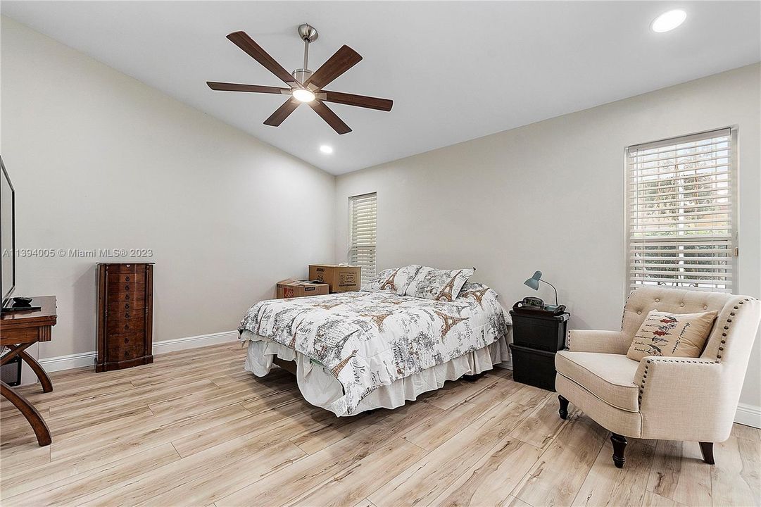 Recently Sold: $399,900 (2 beds, 2 baths, 1482 Square Feet)