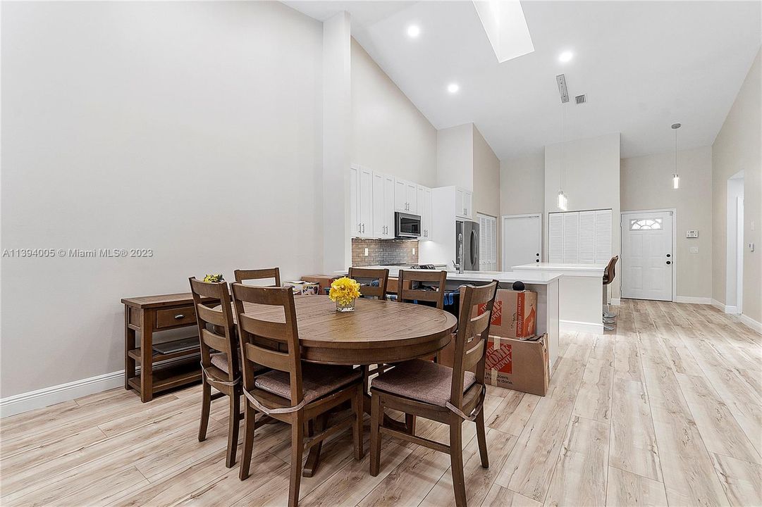 Recently Sold: $399,900 (2 beds, 2 baths, 1482 Square Feet)