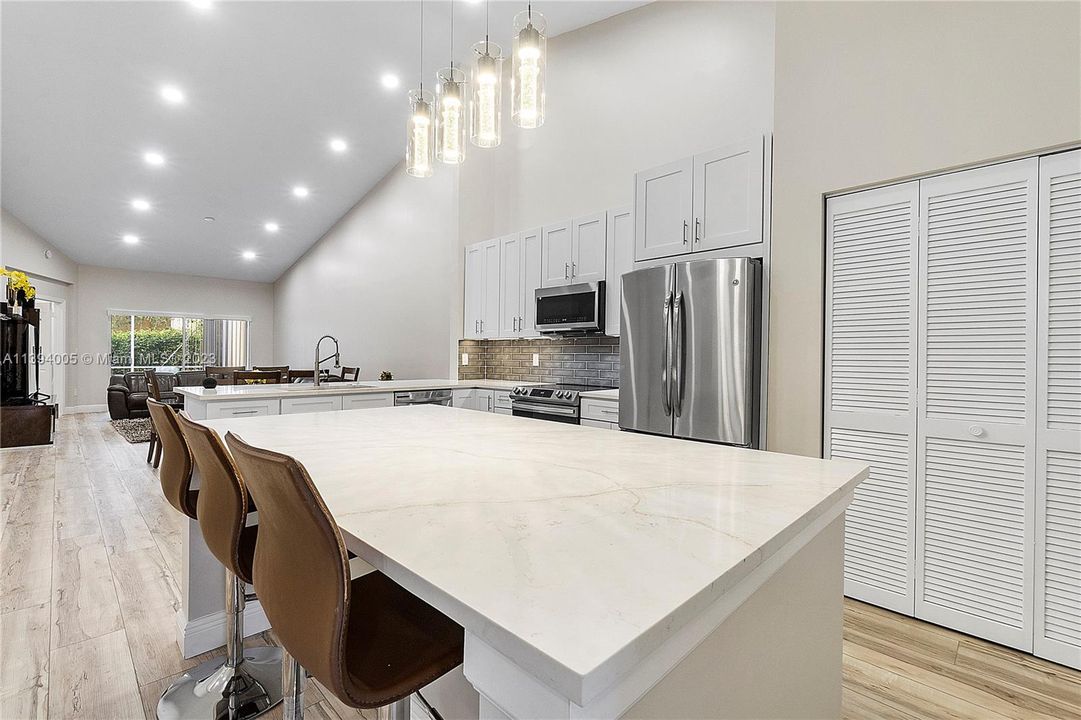 Recently Sold: $399,900 (2 beds, 2 baths, 1482 Square Feet)