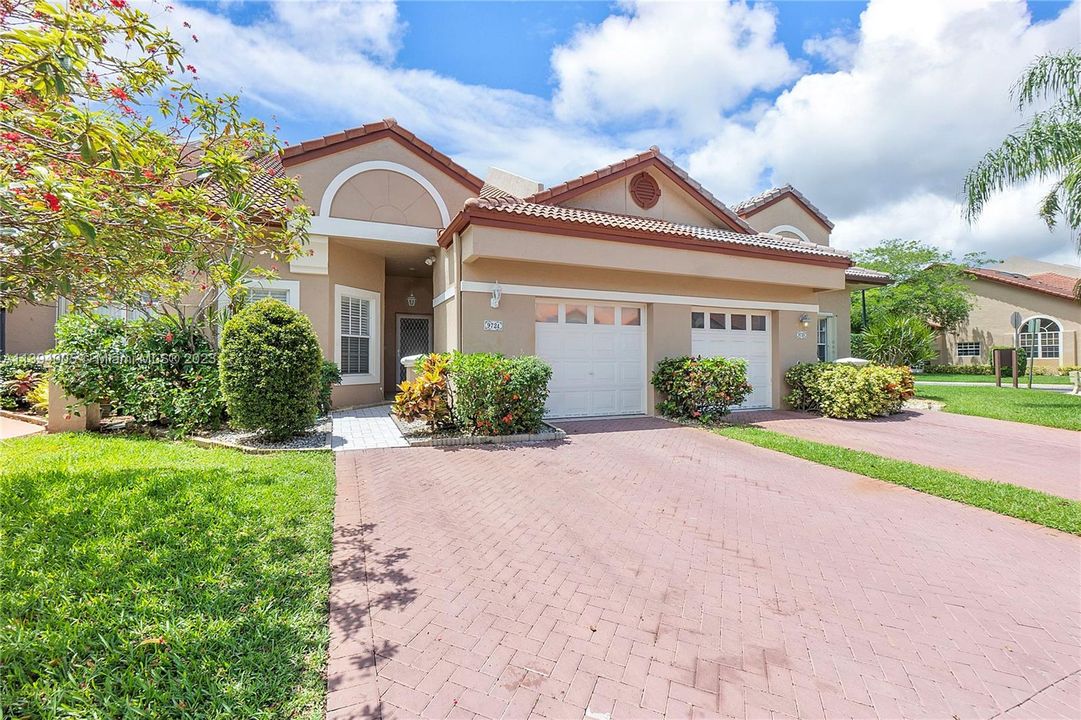 Recently Sold: $399,900 (2 beds, 2 baths, 1482 Square Feet)