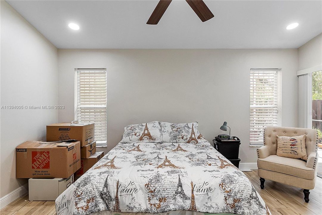 Recently Sold: $399,900 (2 beds, 2 baths, 1482 Square Feet)