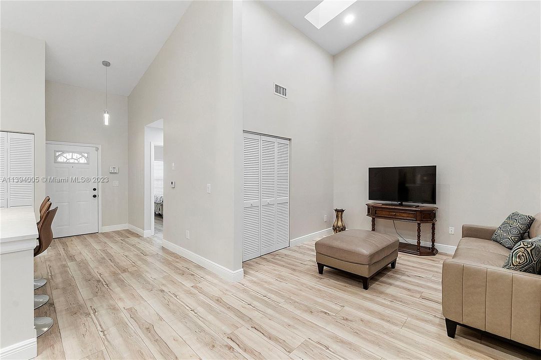 Recently Sold: $399,900 (2 beds, 2 baths, 1482 Square Feet)