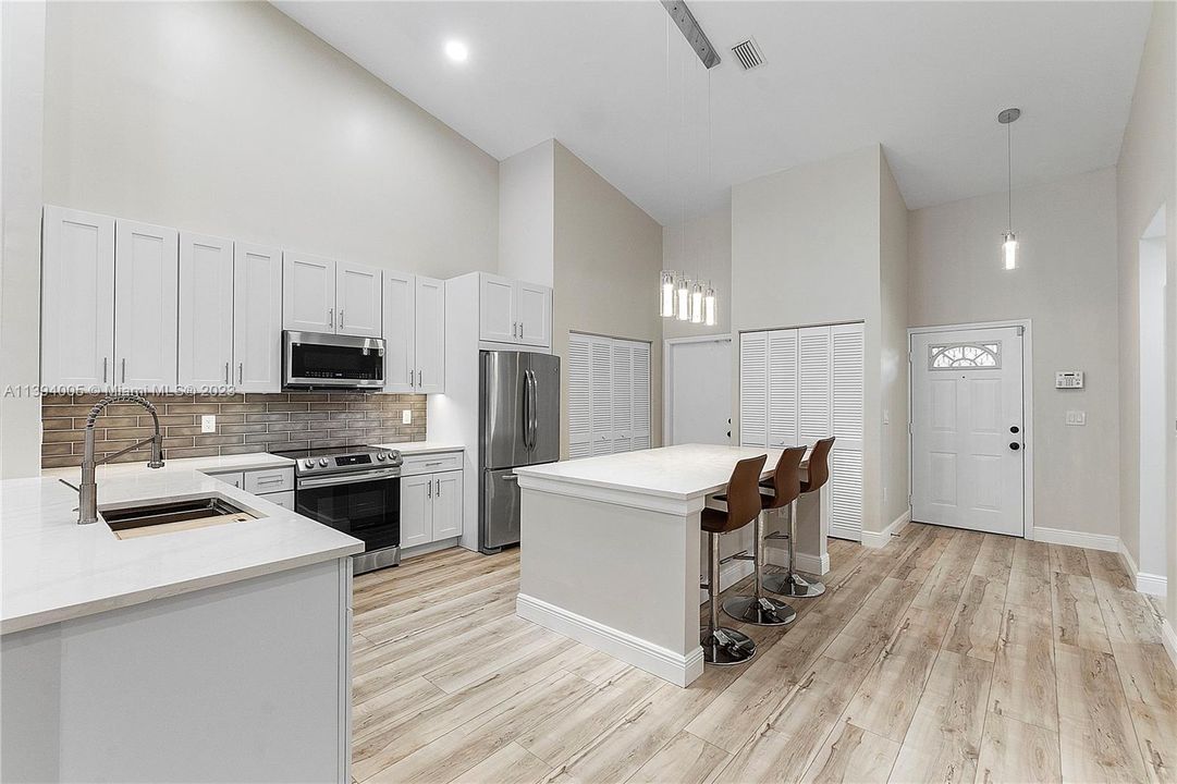 Recently Sold: $399,900 (2 beds, 2 baths, 1482 Square Feet)