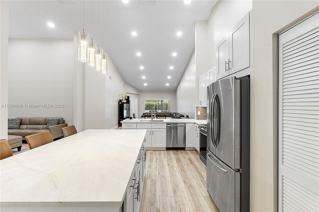 Recently Sold: $399,900 (2 beds, 2 baths, 1482 Square Feet)