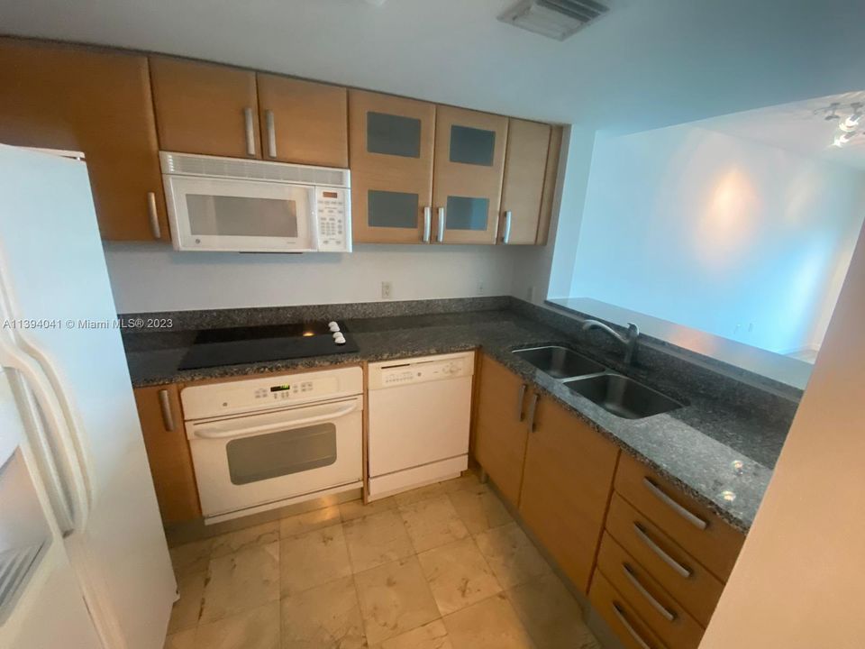 For Sale: $495,000 (1 beds, 1 baths, 791 Square Feet)