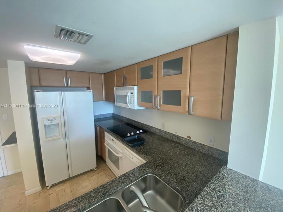 For Sale: $495,000 (1 beds, 1 baths, 791 Square Feet)