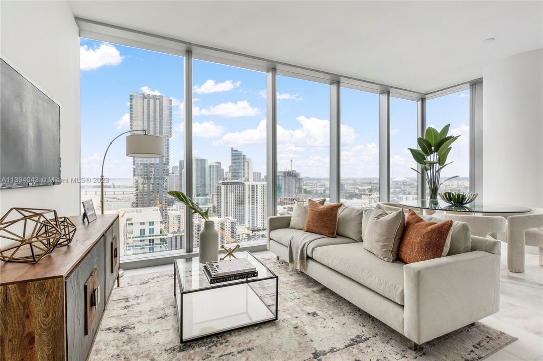 For Sale: $1,700,000 (2 beds, 2 baths, 1080 Square Feet)