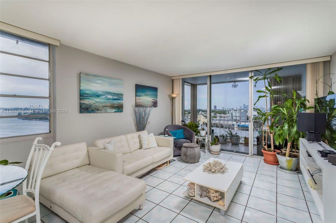 Recently Sold: $359,900 (1 beds, 1 baths, 1057 Square Feet)