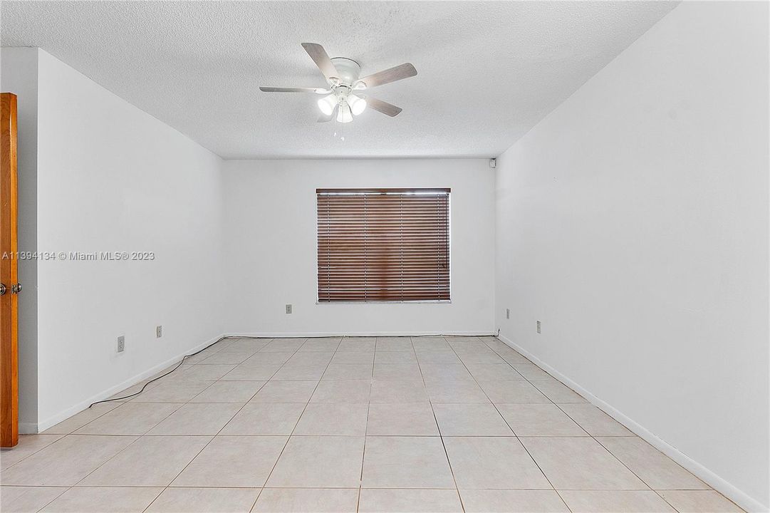 Recently Rented: $4,000 (3 beds, 2 baths, 1525 Square Feet)