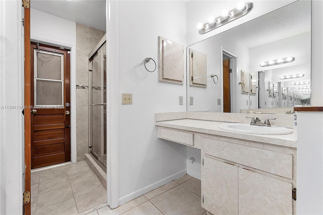 最近租的: $4,000 (3 贝兹, 2 浴室, 1525 平方英尺)