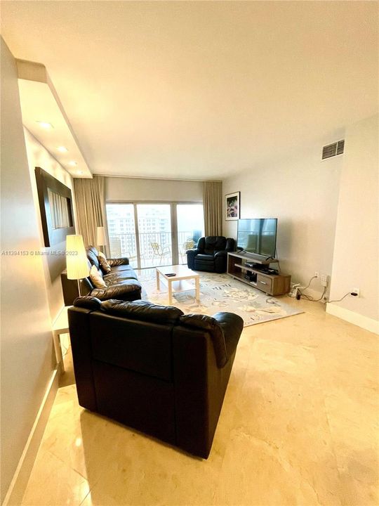 Recently Rented: $2,675 (1 beds, 1 baths, 870 Square Feet)