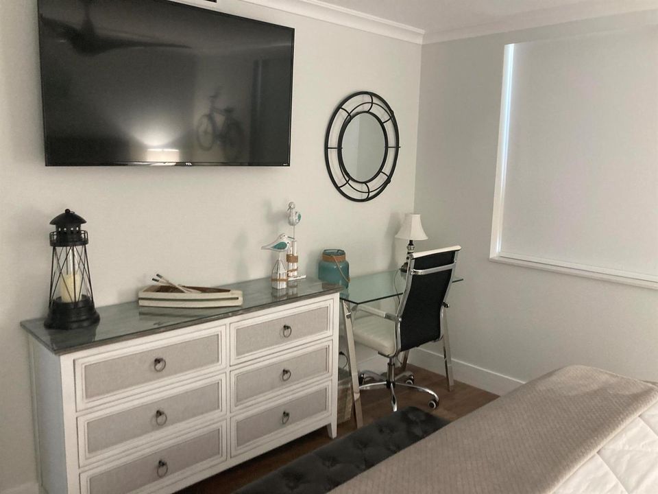 100 OT BR2 desk
