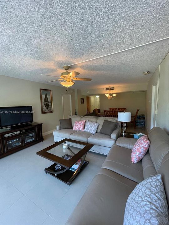 Recently Sold: $350,000 (2 beds, 2 baths, 1176 Square Feet)