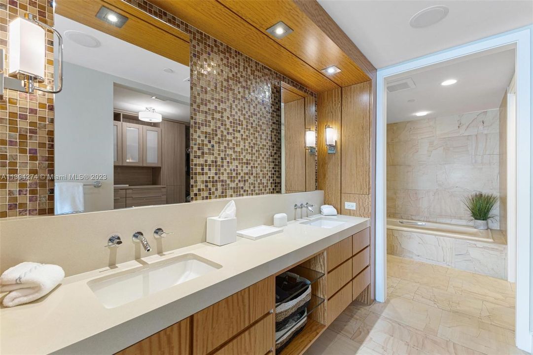 待售: $4,500,000 (3 贝兹, 3 浴室, 1950 平方英尺)