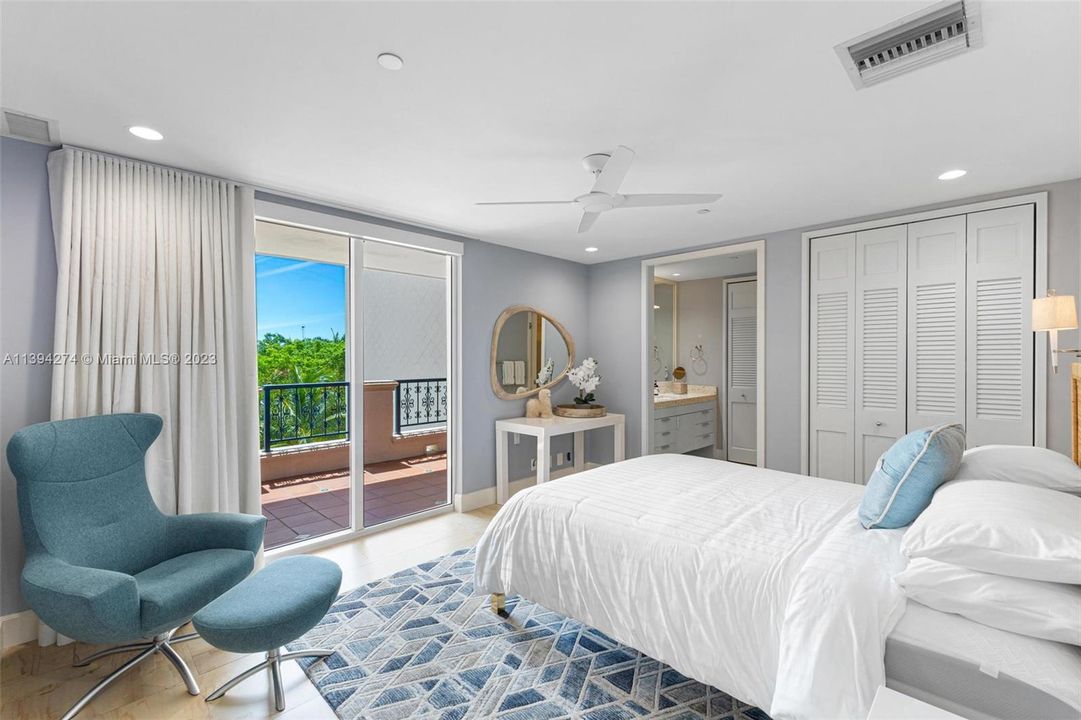 Active With Contract: $4,500,000 (3 beds, 3 baths, 1950 Square Feet)