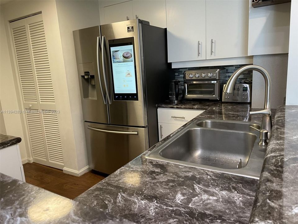 Recently Rented: $4,050 (2 beds, 2 baths, 1267 Square Feet)