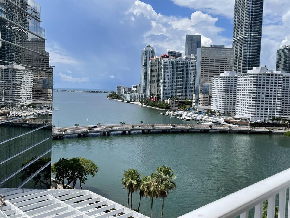 Recently Rented: $4,050 (2 beds, 2 baths, 1267 Square Feet)