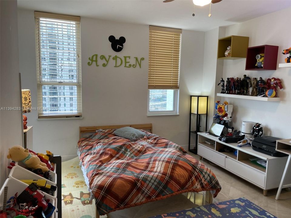 Recently Rented: $4,050 (2 beds, 2 baths, 1267 Square Feet)