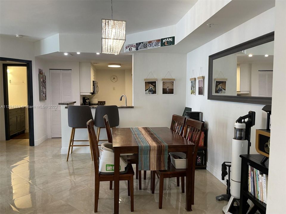 Recently Rented: $4,050 (2 beds, 2 baths, 1267 Square Feet)