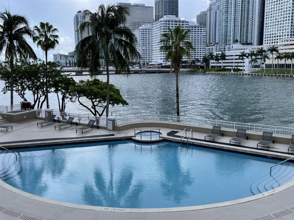 Recently Rented: $4,050 (2 beds, 2 baths, 1267 Square Feet)