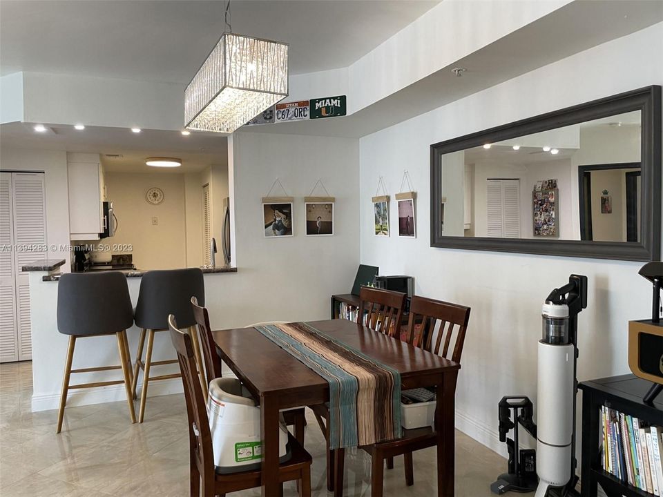 Recently Rented: $4,050 (2 beds, 2 baths, 1267 Square Feet)