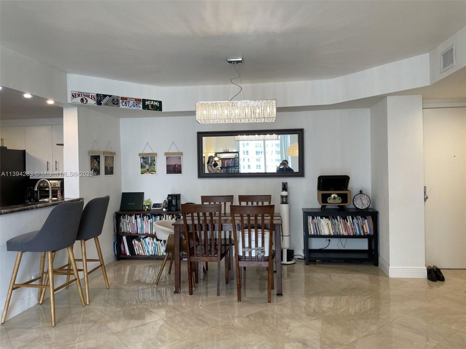 Recently Rented: $4,050 (2 beds, 2 baths, 1267 Square Feet)