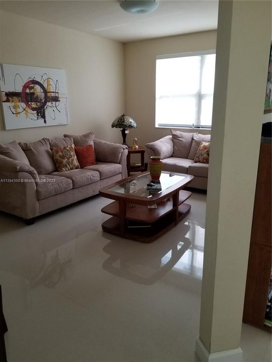 Недавно арендовано: $3,900 (5 спален, 3 ванн, 2550 Квадратных фут)