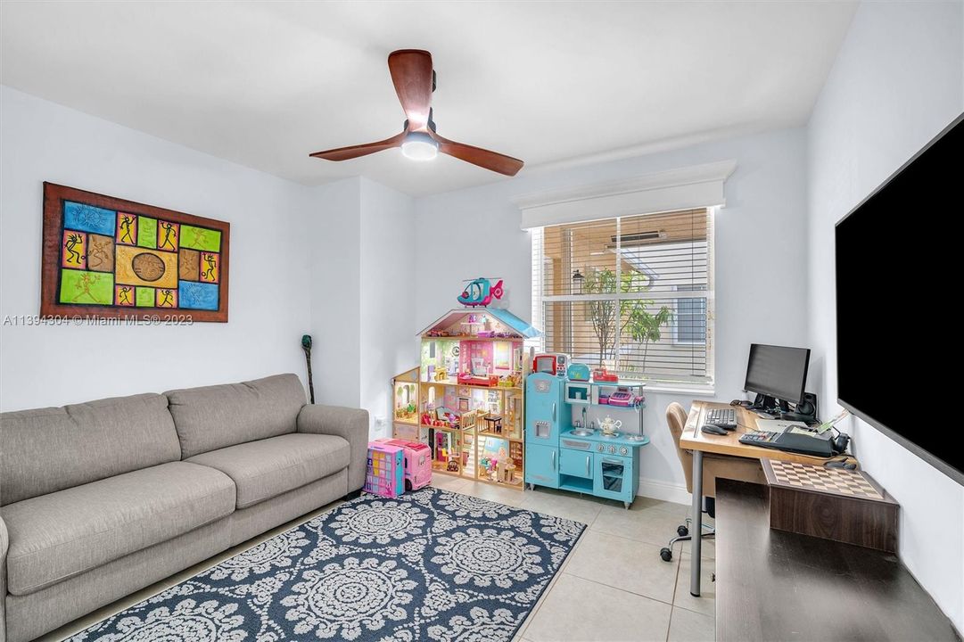 Recently Sold: $474,999 (3 beds, 2 baths, 1433 Square Feet)