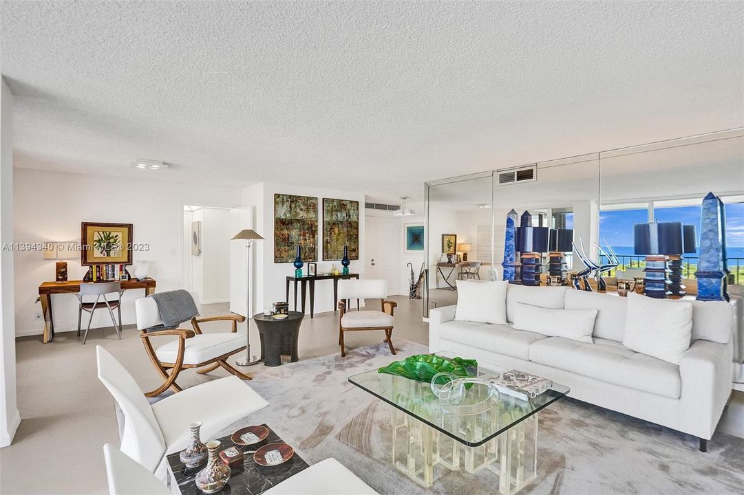 Недавно продано: $795,000 (2 спален, 2 ванн, 1500 Квадратных фут)