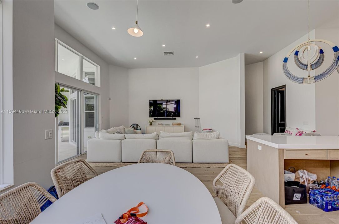 Recently Sold: $3,000,000 (5 beds, 5 baths, 4465 Square Feet)