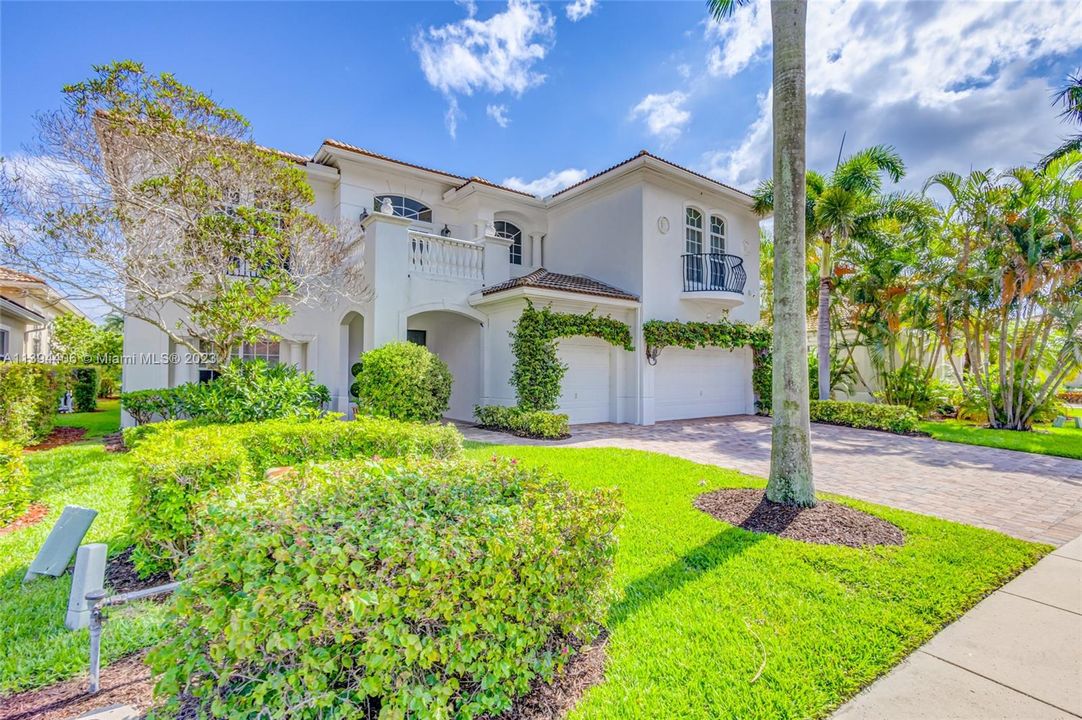 Recently Sold: $3,000,000 (5 beds, 5 baths, 4465 Square Feet)