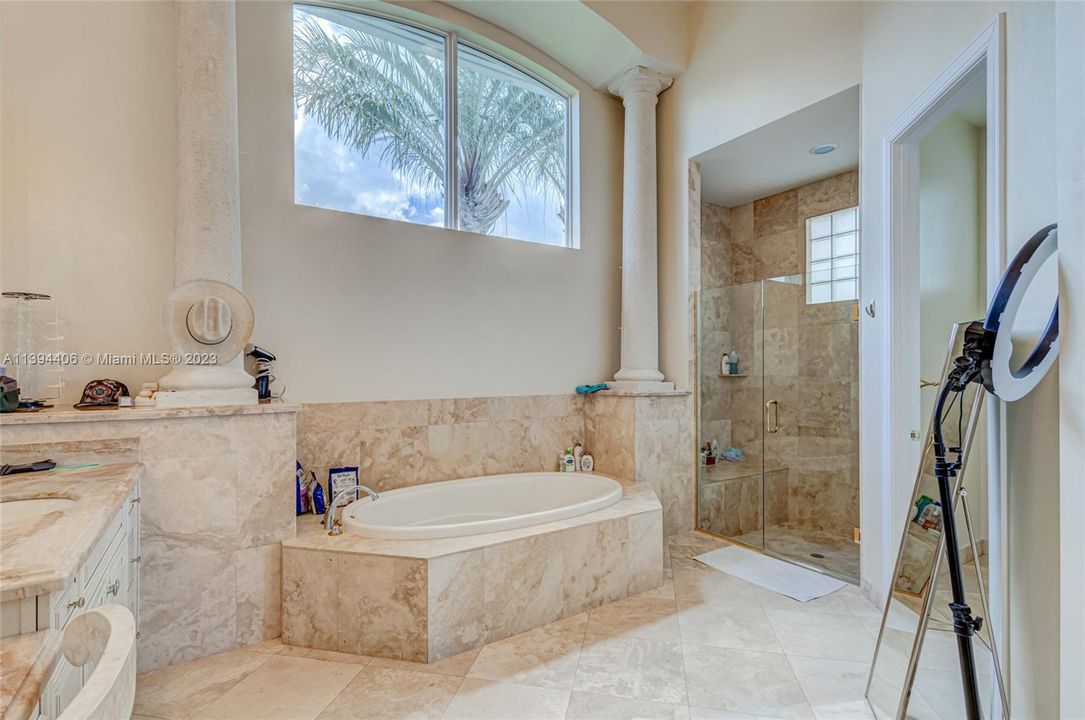 Recently Sold: $3,000,000 (5 beds, 5 baths, 4465 Square Feet)