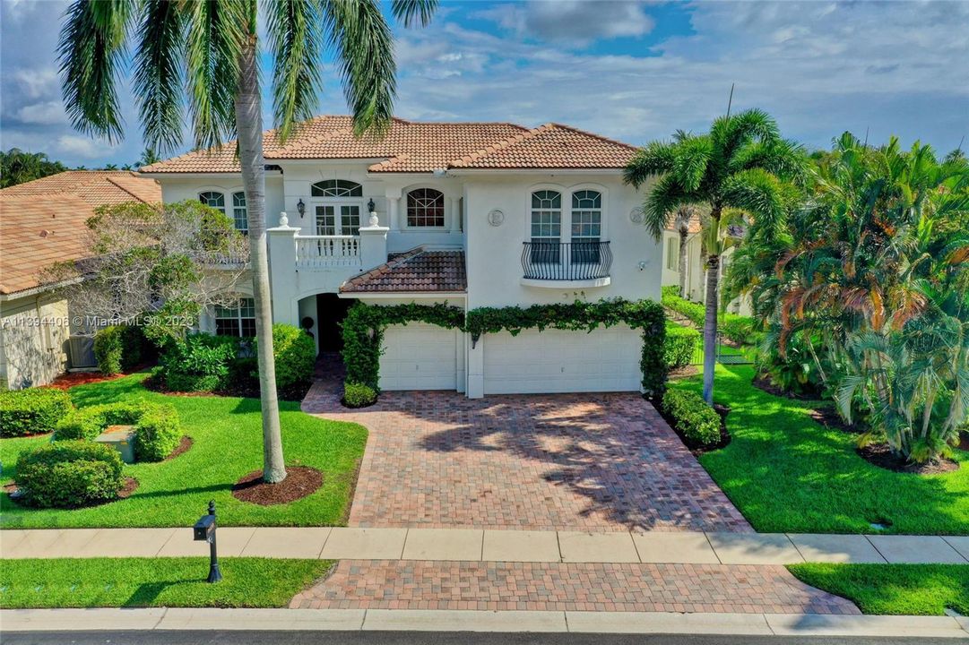 Recently Sold: $3,000,000 (5 beds, 5 baths, 4465 Square Feet)