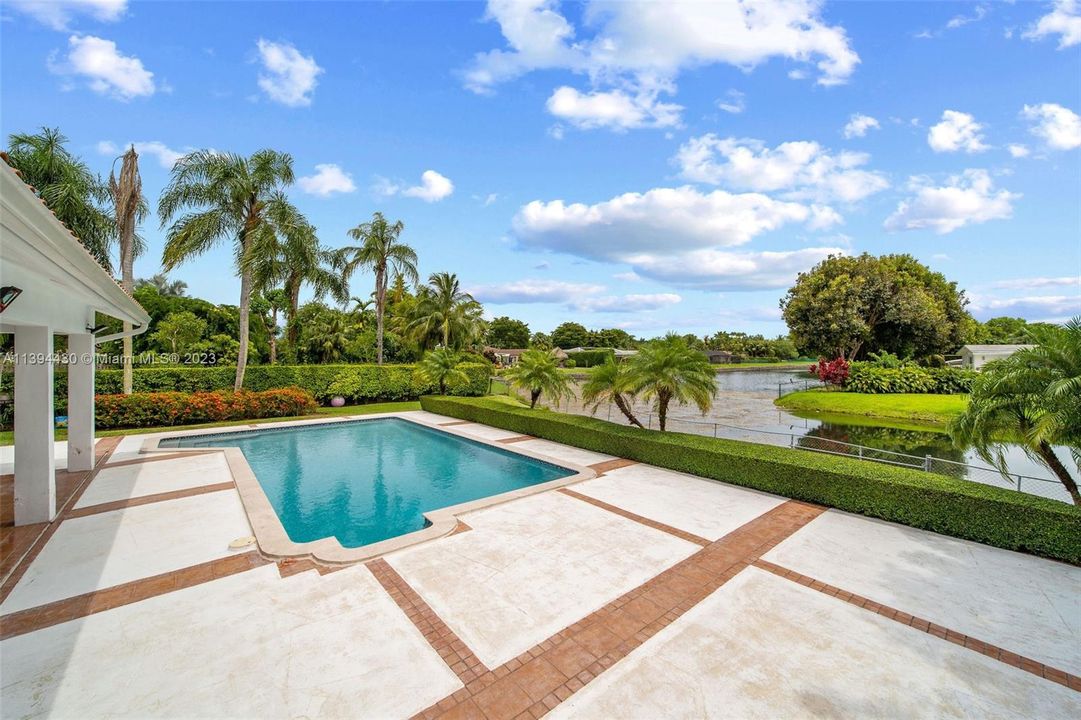 Recently Sold: $2,495,000 (5 beds, 4 baths, 3242 Square Feet)