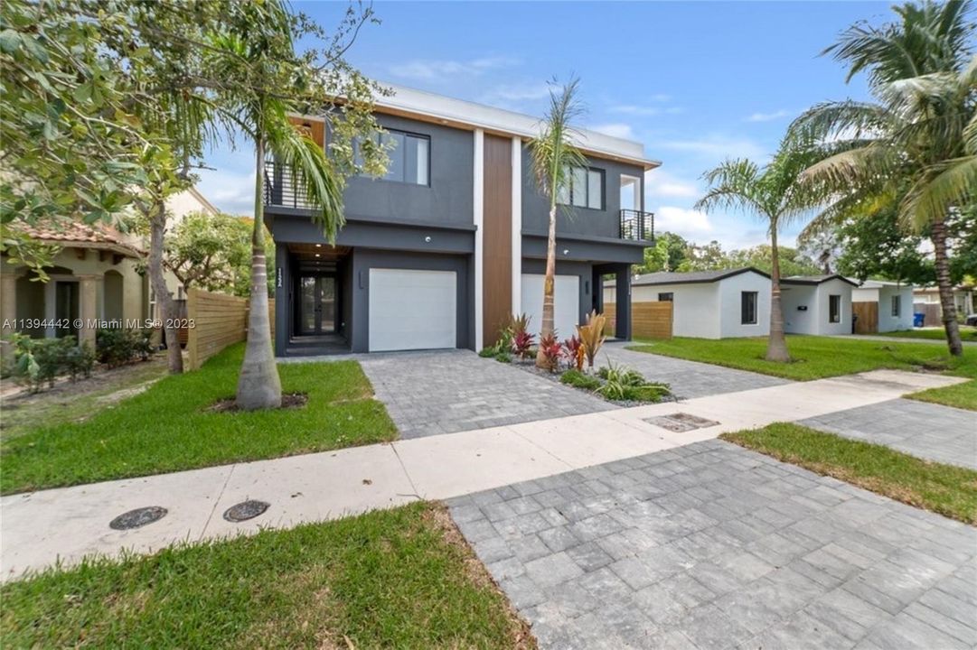 Recently Sold: $1,300,000 (3 beds, 3 baths, 2316 Square Feet)