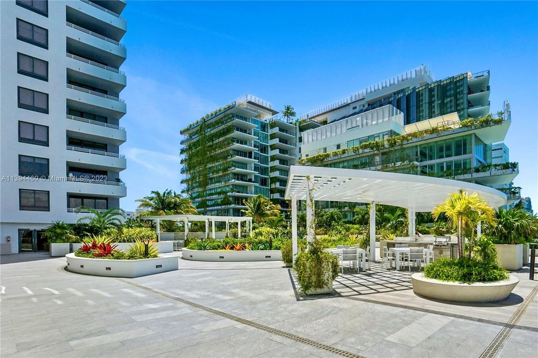 Recently Sold: $1,299,000 (2 beds, 2 baths, 1384 Square Feet)